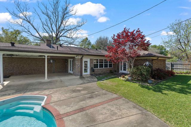 1207 S Evenside, Henderson, TX 75652