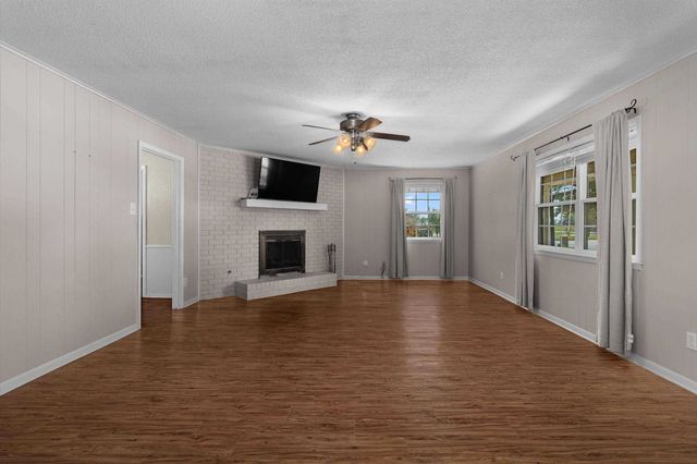 1207 S Evenside, Henderson, TX 75652