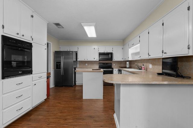 1207 S Evenside, Henderson, TX 75652