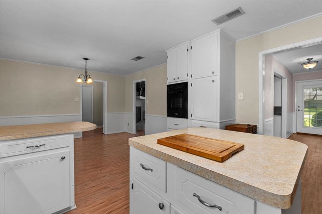 1207 S Evenside, Henderson, TX 75652