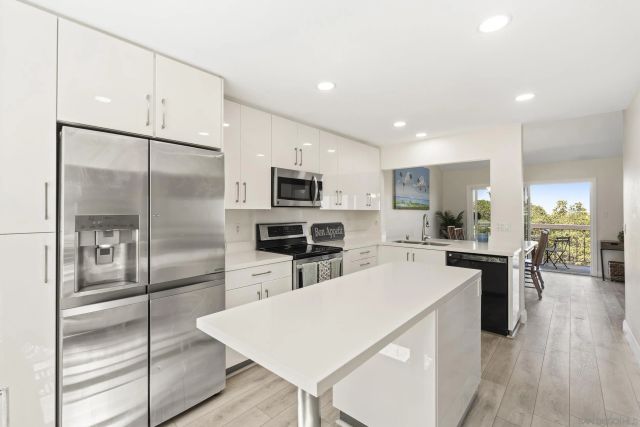 6567 Caminito Catalan, La Jolla, CA 92037