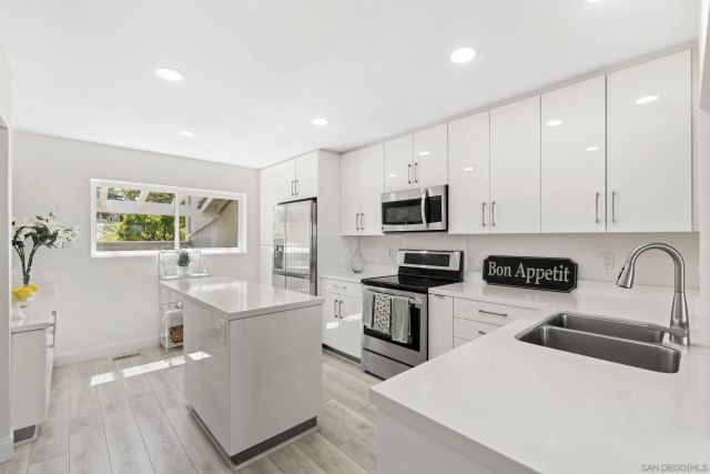 6567 Caminito Catalan, La Jolla, CA 92037