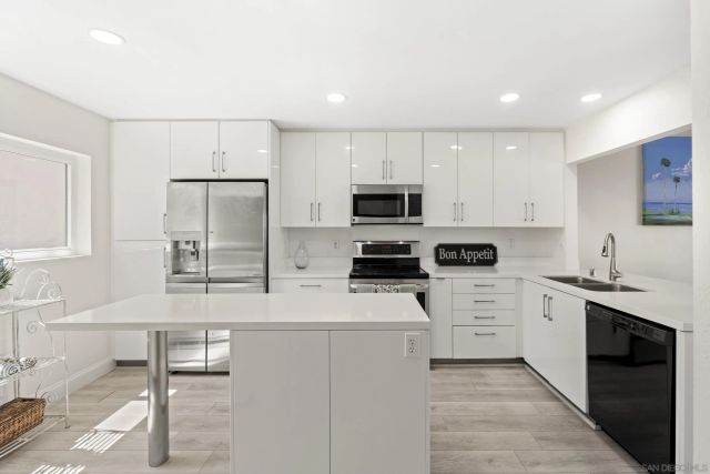 6567 Caminito Catalan, La Jolla, CA 92037