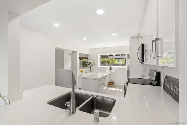 6567 Caminito Catalan, La Jolla, CA 92037