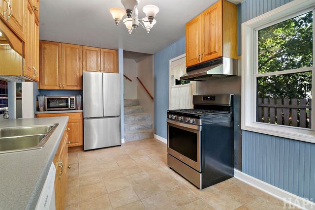 7203 Mohawk Drive, Wonder Lake, IL 60097
