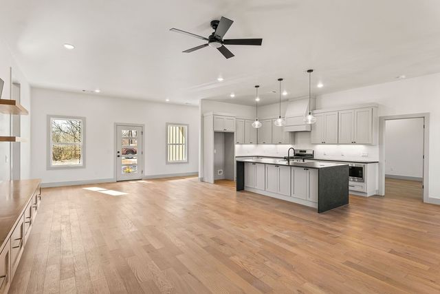 13 Horncastle Drive, Bella Vista, AR 72714