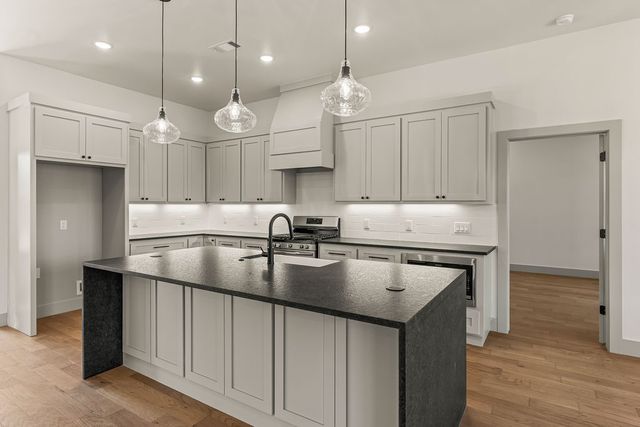 13 Horncastle Drive, Bella Vista, AR 72714