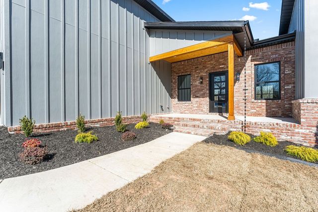 13 Horncastle Drive, Bella Vista, AR 72714