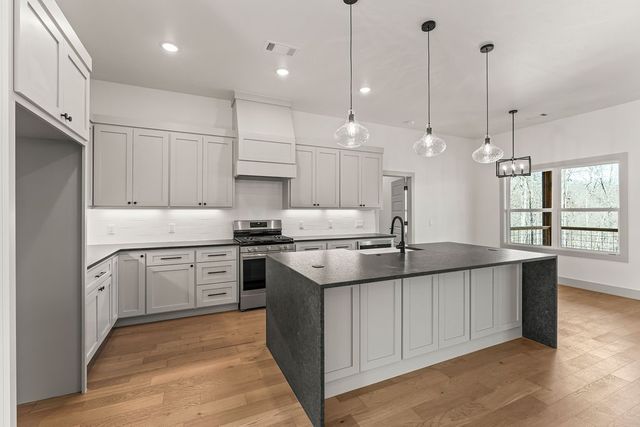 13 Horncastle Drive, Bella Vista, AR 72714