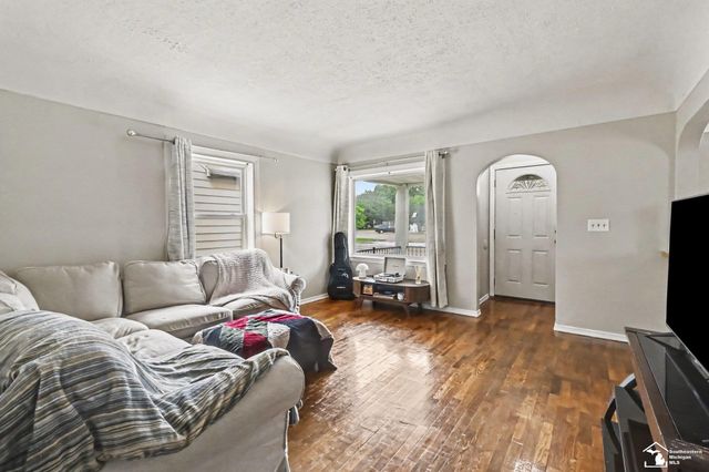 1805 W Saginaw Street, Lansing, MI 48915