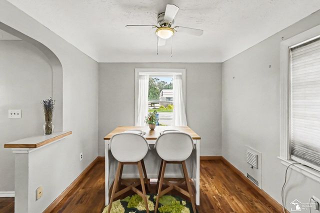 1805 W Saginaw Street, Lansing, MI 48915