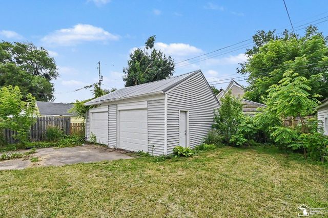1805 W Saginaw Street, Lansing, MI 48915