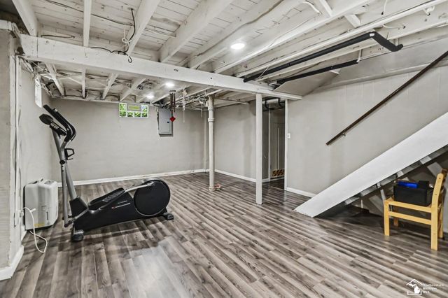 1805 W Saginaw Street, Lansing, MI 48915