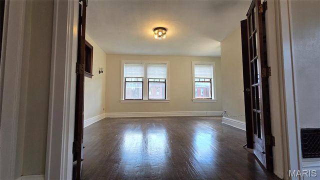 2633 Russell Boulevard, St Louis, MO 63104