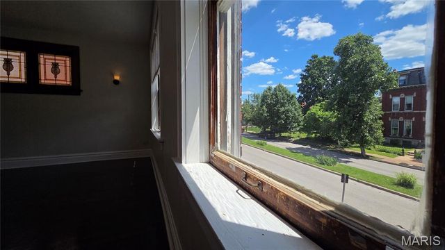 2633 Russell Boulevard, St Louis, MO 63104