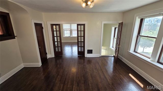 2633 Russell Boulevard, St Louis, MO 63104