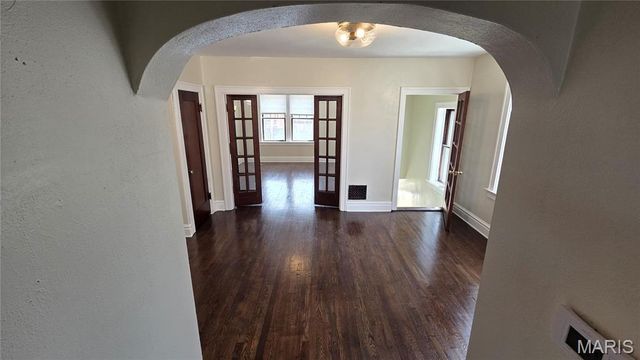 2633 Russell Boulevard, St Louis, MO 63104