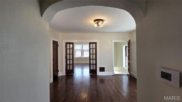 2633 Russell Boulevard, St Louis, MO 63104