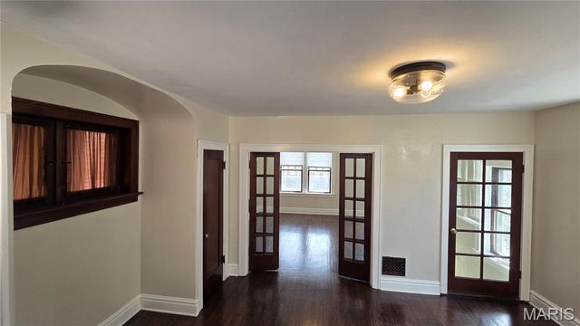 2633 Russell Boulevard, St Louis, MO 63104