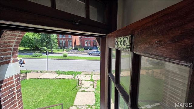 2633 Russell Boulevard, St Louis, MO 63104