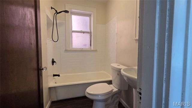 2633 Russell Boulevard, St Louis, MO 63104