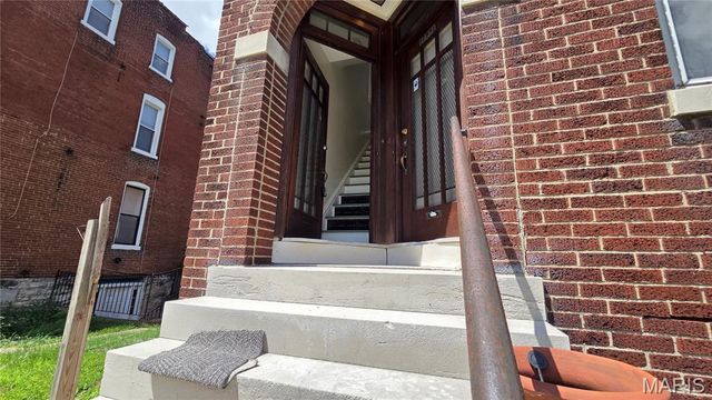 2633 Russell Boulevard, St Louis, MO 63104