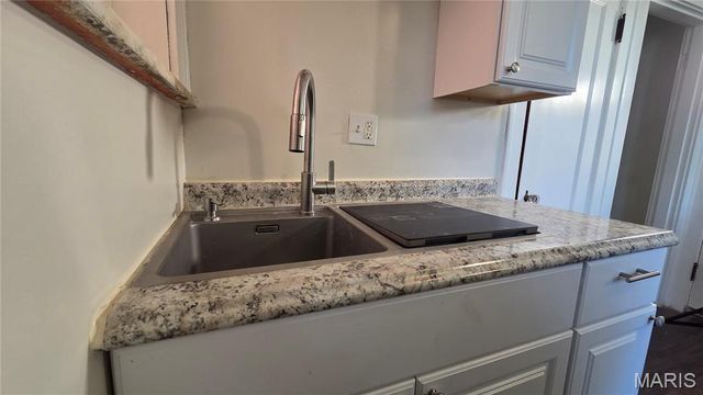 2633 Russell Boulevard, St Louis, MO 63104