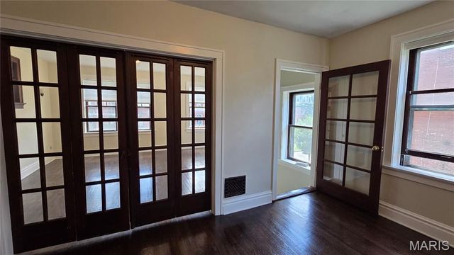 2633 Russell Boulevard, St Louis, MO 63104