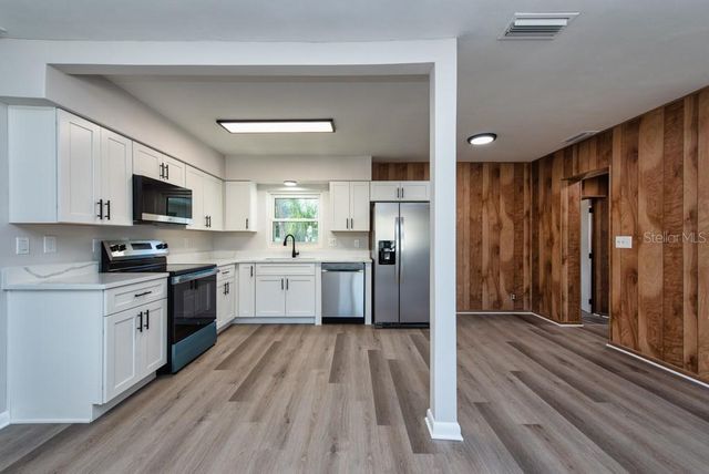 917 18TH STREET SW, Largo, FL 33770