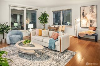 76 Cedar St #405, Seattle, WA 98121