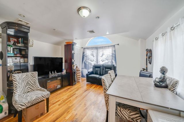 2858 Sampson Avenue, Bronx, NY 10465
