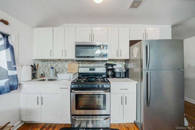 2858 Sampson Avenue, Bronx, NY 10465