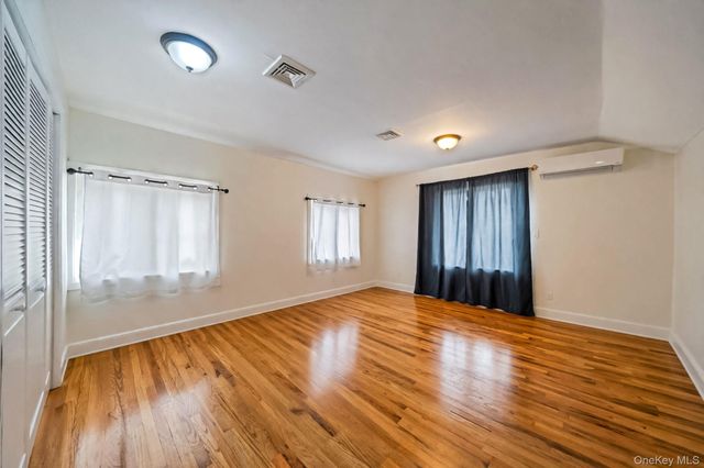 2858 Sampson Avenue, Bronx, NY 10465