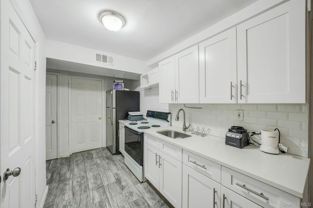 2858 Sampson Avenue, Bronx, NY 10465