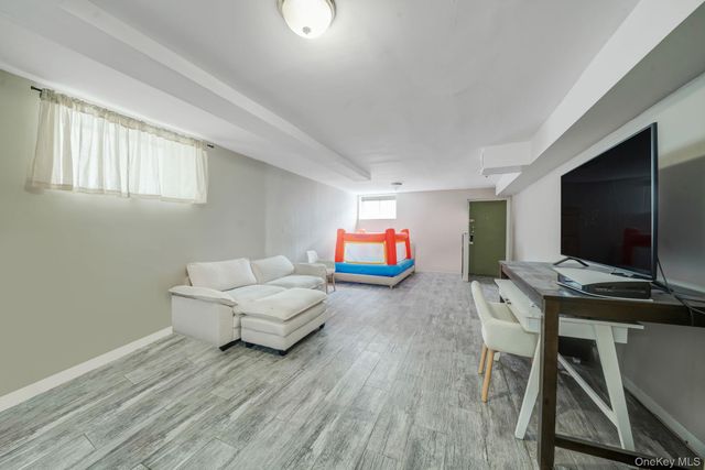 2858 Sampson Avenue, Bronx, NY 10465