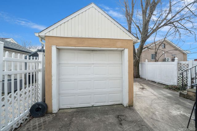 2858 Sampson Avenue, Bronx, NY 10465
