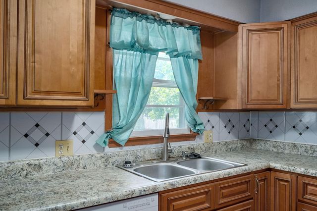 1956 E Greenview Street, Springfield, MO 65803