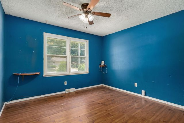 1956 E Greenview Street, Springfield, MO 65803