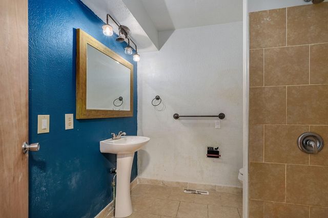 1956 E Greenview Street, Springfield, MO 65803