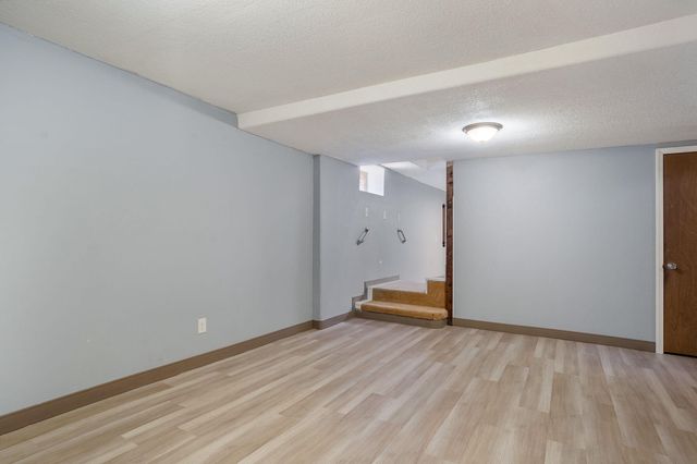 1956 E Greenview Street, Springfield, MO 65803