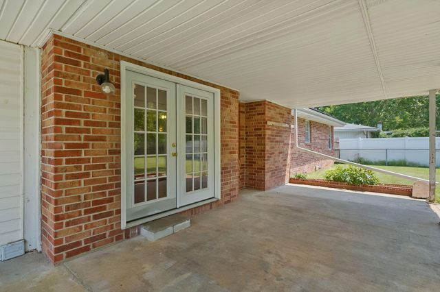 1956 E Greenview Street, Springfield, MO 65803