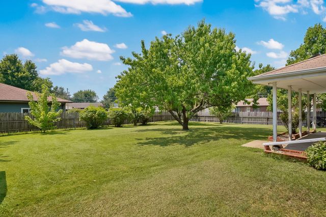 1956 E Greenview Street, Springfield, MO 65803