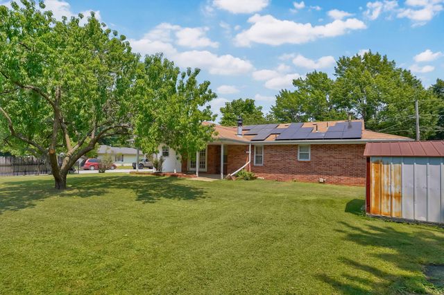 1956 E Greenview Street, Springfield, MO 65803