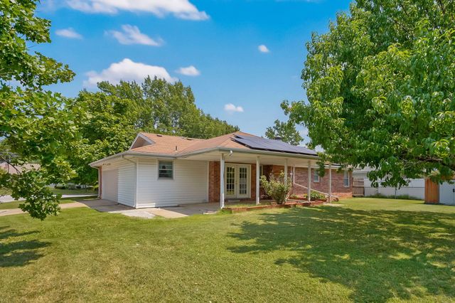 1956 E Greenview Street, Springfield, MO 65803