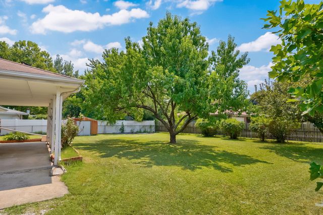 1956 E Greenview Street, Springfield, MO 65803