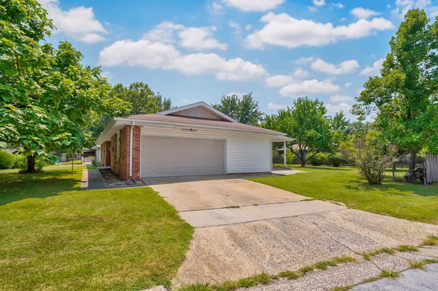 1956 E Greenview Street, Springfield, MO 65803