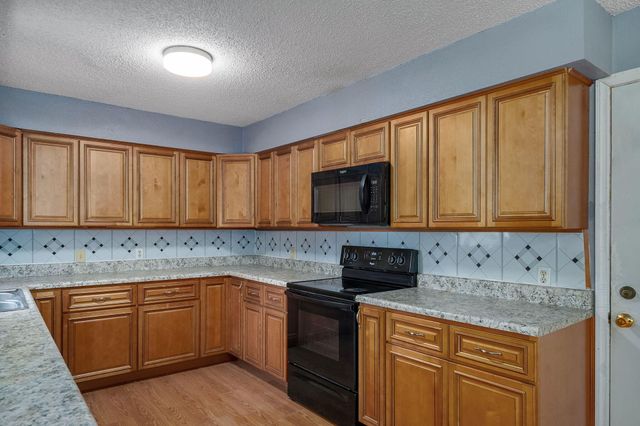 1956 E Greenview Street, Springfield, MO 65803