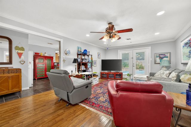 5326 Redstart Street, Houston, TX 77096