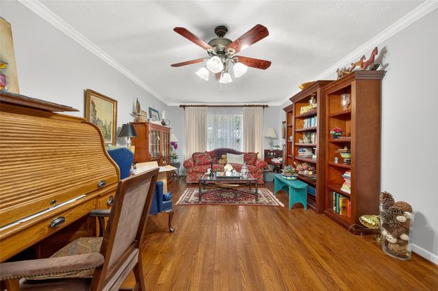 5326 Redstart Street, Houston, TX 77096