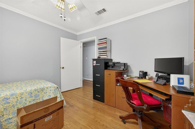 5326 Redstart Street, Houston, TX 77096